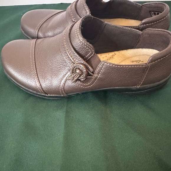 Comfy and Classic Clark’s Brown Leather Slip On Shoes Size 8 Fast Shipping - Picture 5 of 11